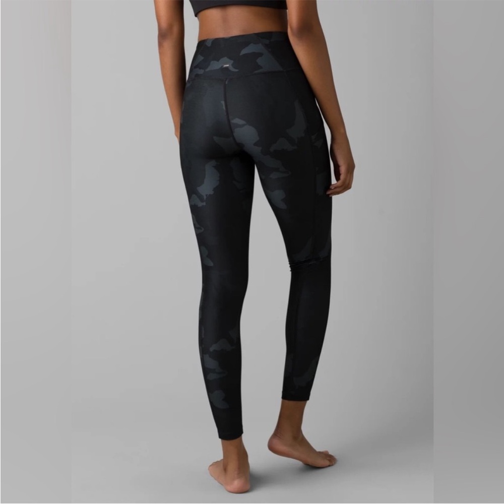 Prana Black and Gray Camouflage Leggings Size Small
